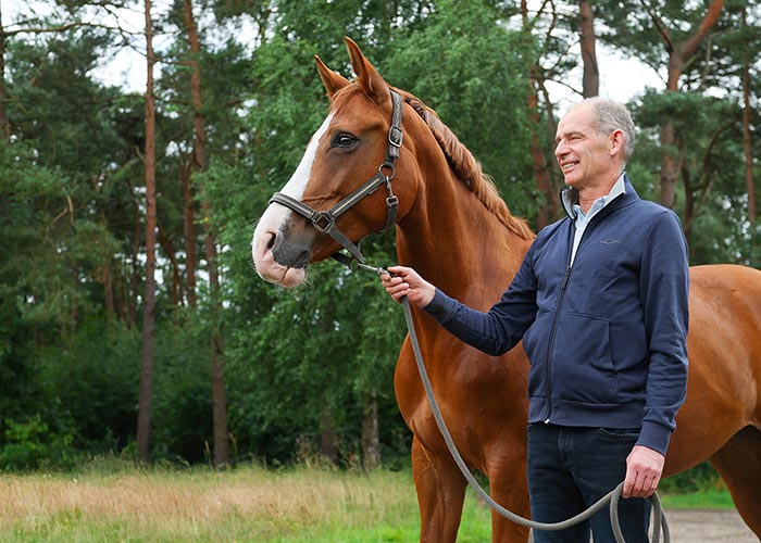 Dr. med. vet. Ralf Pellmann – Fachtierarzt für Pferde